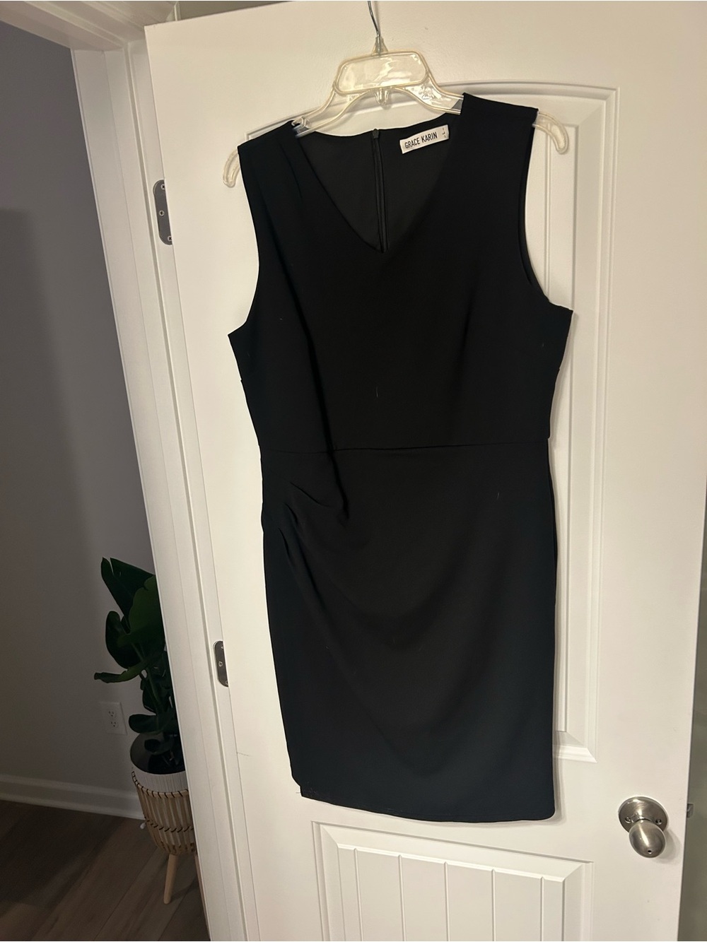 NWOT Women’s Grace Karin Black V Nevk Sleeveless Dress - Size L